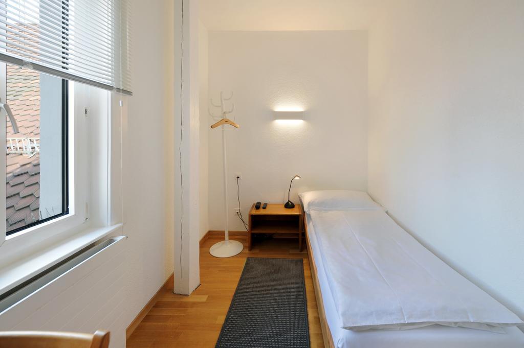Einzelzimmer mit eigenem externen Bad